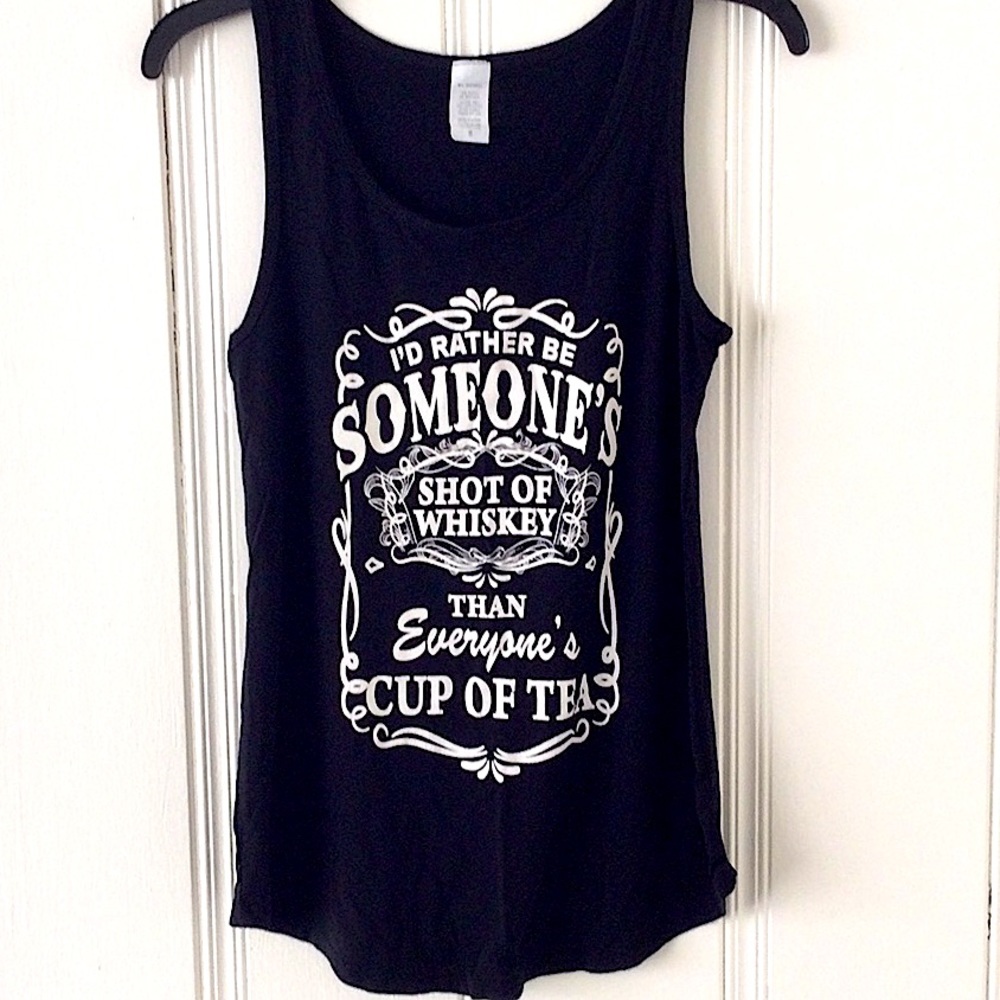 ADORABLE GRAPHIC TEE - A MUST HAVE 🤗